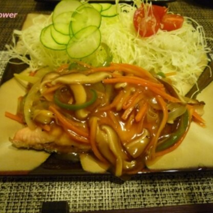 シイタケも一緒に♪ご飯が進む味で、お野菜もたっぷりなんて夢のようなレシピですね(^^)旦那様も鮭オンリーより好きといっていました。